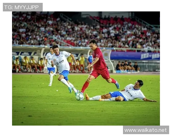 足球明星精彩踢球表演盛宴引发全球球迷热潮