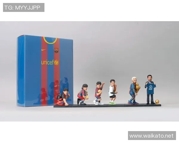 世界杯足球明星手办摆件尽显球场风采完美收藏每一位传奇球员的魅力与荣耀